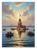 Gün batımında denizin ortasında Kız Kulesi ve sandallar.