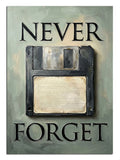 Eski bir bilgisayar disketi ve "Never Forget" yazısı.