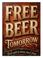 "Free Beer Tomorrow" yazılı esprili nostaljik bira panosu.
