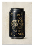 "The Best Beers Are Shared With Friends" yazılı bira kutusu.