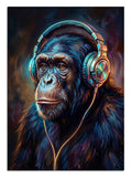 Renkli ışıklar altında müzik dinleyen havalı şempanze.
