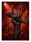 Kırmızı ışık altında mikrofon tutan rockçı el figürü.