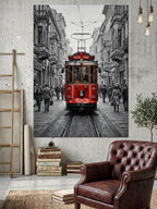 Tarihi Sokakta İlerleyen Kırmızı Tramvay Kanvas Tablo