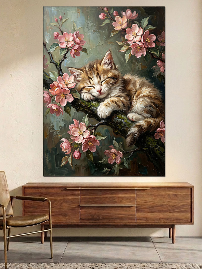 Çiçekli Dalda Uyuyan Sevimli Kedi Kanvas Tablo