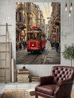 Yağmurlu Şehirde Kırmızı İstanbul Tramvayı Kanvas Tablo
