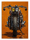 Turuncu dokulu zeminde önden cafe racer motosiklet tablosu.