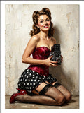 Fotoğraf Makinesi ile Pin Up Kadın Retro kanvas