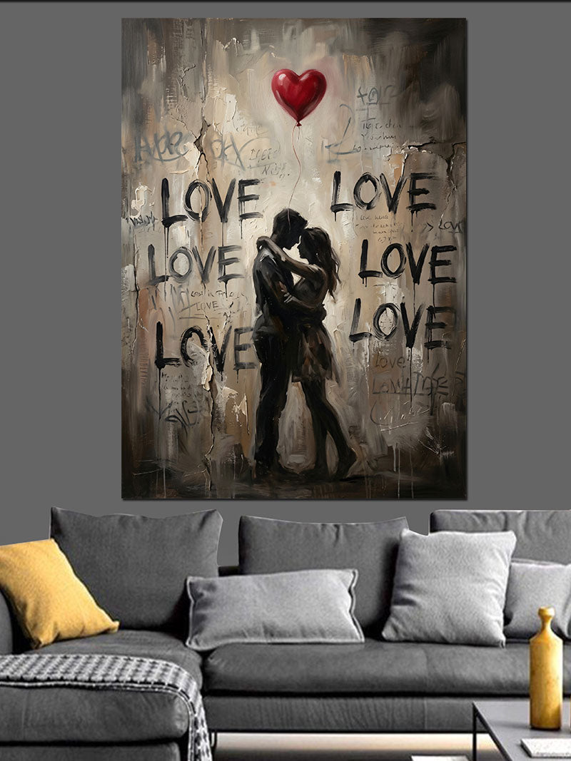 Duvar Yazılı Love ve Sarılan Çift Kanvas Tablo