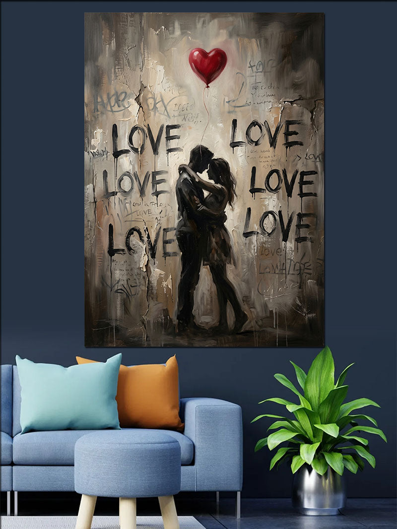 Duvar Yazılı Love ve Sarılan Çift Kanvas Tablo