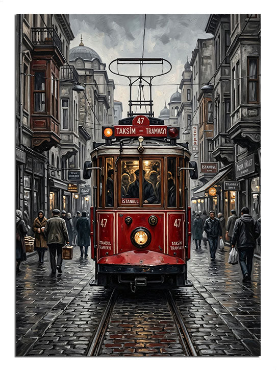 İstanbul İstiklal Caddesi'nde kırmızı tramvay ve kalabalık sokak tablosu.