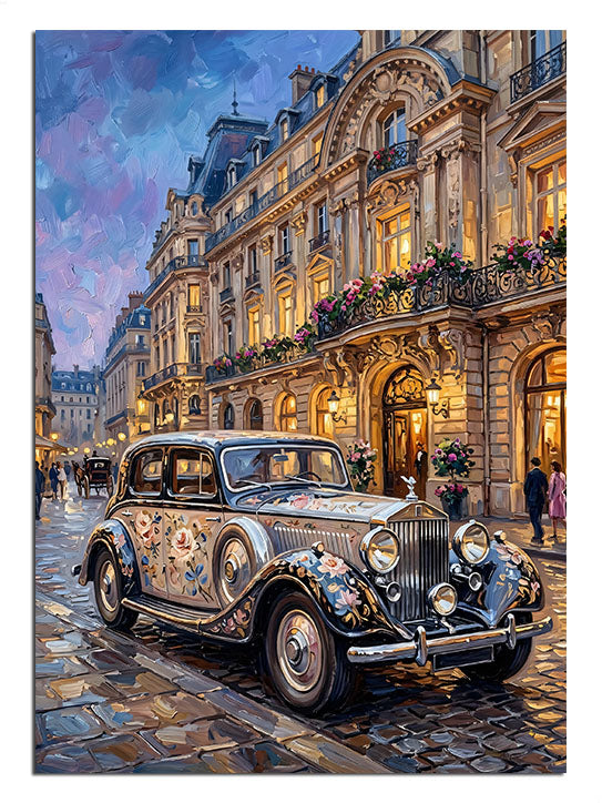 Gece Paris sokağında ışıklı klasik Rolls Royce araba tablosu.