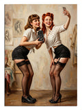 Aynada selfie çeken iki retro pin-up kız tablosu.