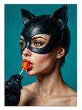 Kedi kulaklı maskeli ve lolipop yalayan kadın pop-art tablo.