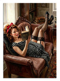 Kahverengi koltukta kitap okuyan puantiyeli elbiseli pin-up kadın retro tablo.