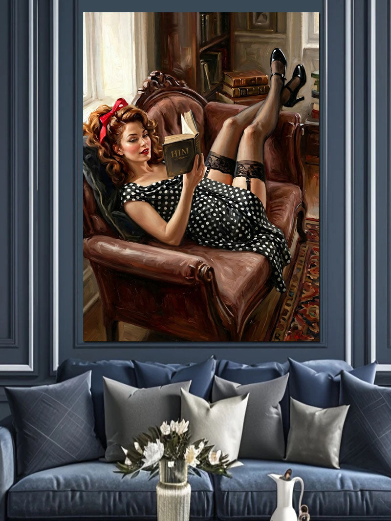Koltukta Kitap Okuyan Pin-Up Kadın Kanvas Tablo