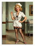 Hastane koridorunda şırınga tutan beyaz üniformalı pin-up hemşire tablosu.