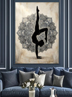 Mandala Üzerinde Yoga Yapan Kadın Kanvas Tablo