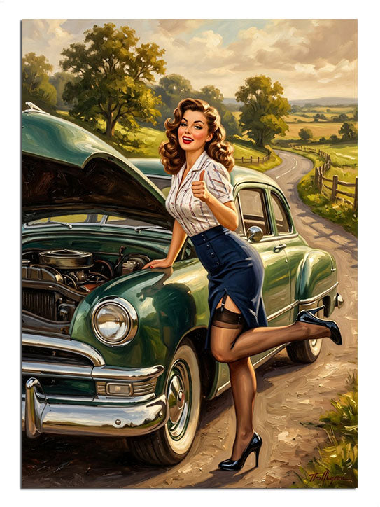 Arızalı yeşil araba kaputu önünde duran pin-up kadın tablosu.