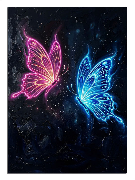 Yıldızlı gece gökyüzünde neon pembe ve mavi kelebekler tablosu.