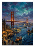 Gece ışıklı Golden Gate Köprüsü ve liman manzarası tablosu.