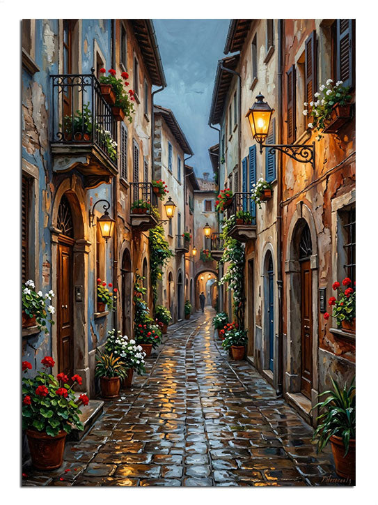 Yağmurlu taş sokak ve ışıklı pencereler ile gece şehir manzarası.