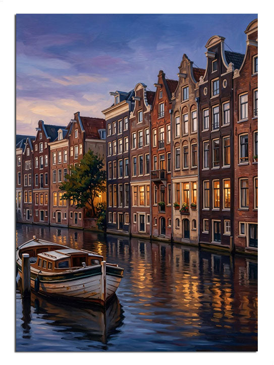 Kanallı Amsterdam evleri ve tekneler gece manzarası