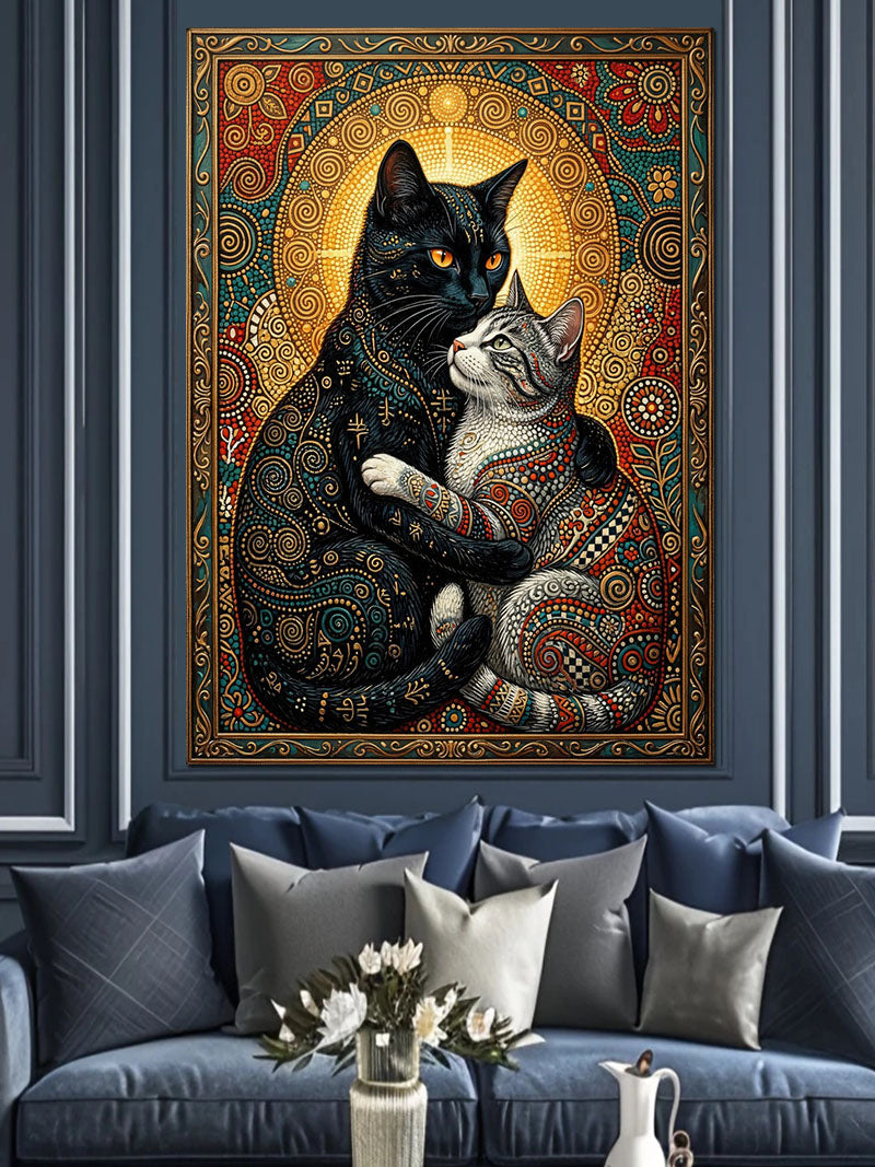 Sarılan İki Kedi ve Altın Taçlı Desen Kanvas Tablo