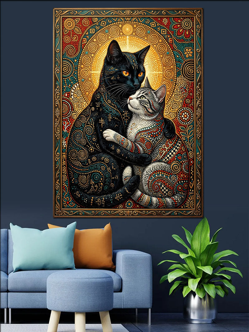 Sarılan İki Kedi ve Altın Taçlı Desen Kanvas Tablo