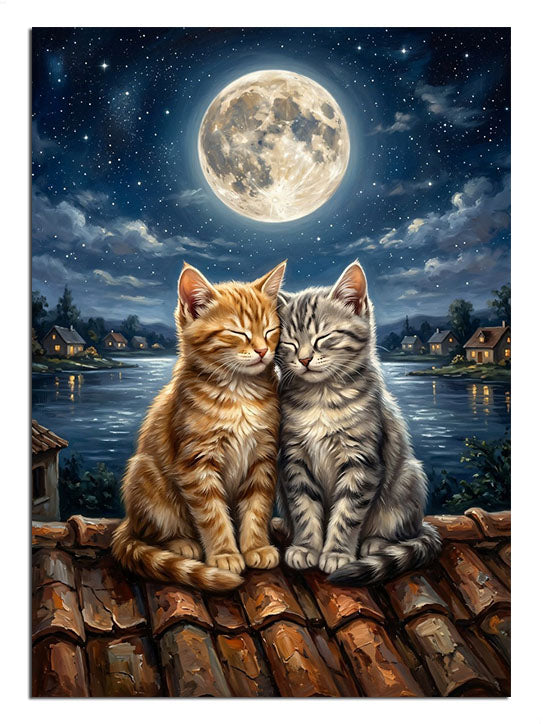 Dolunay altında çatıda oturan iki kedi sarılan