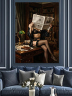 Gazete Okuyan İç Çamaşırlı Kadın Koltukta Kanvas Tablo