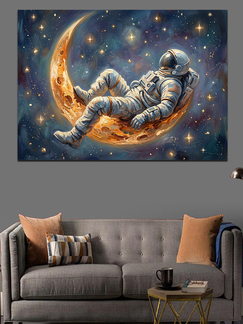 Hilal Üzerinde Dinlenen Astronot Figürü Kanvas Tablo