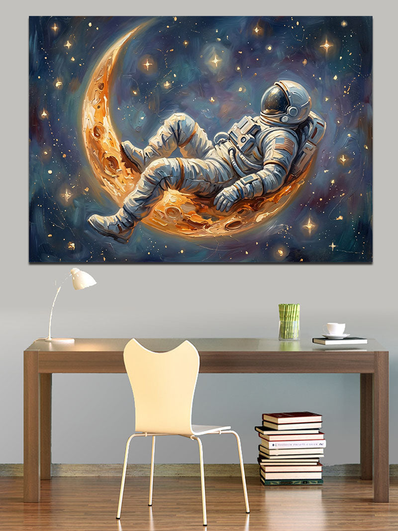 Hilal Üzerinde Dinlenen Astronot Figürü Kanvas Tablo