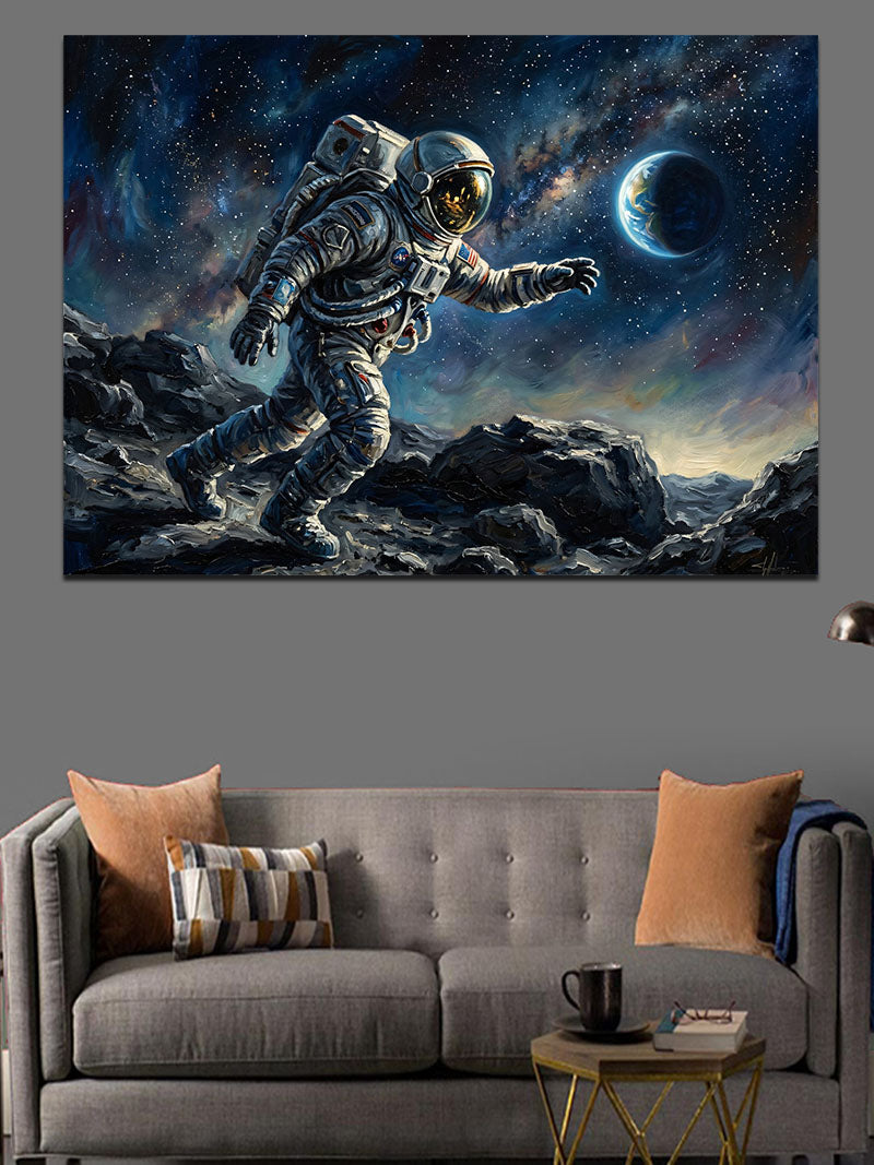 Ay Yüzeyinde Yürüyen Yalnız Astronot Kanvas Tablo