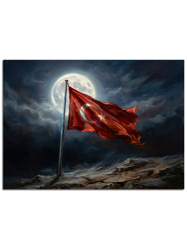 Ay ve yıldızlar altında parlayan şanlı bayrak.