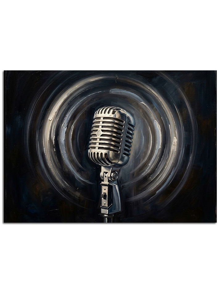 Nostaljik radyo mikrofonu ve soyut dairesel efektler.