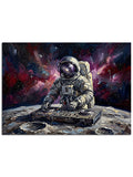 Uzayda müzik yapan eğlenceli astronot figürü.