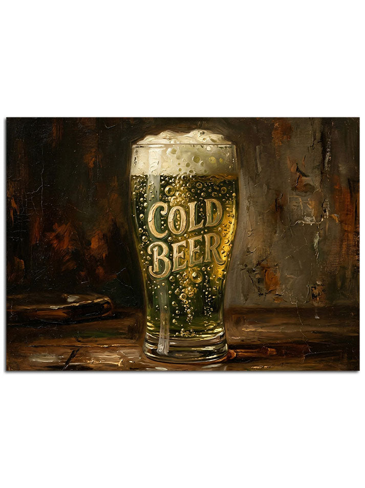 "Cold Beer" yazılı, buzlu cam içinde bira bardağı.